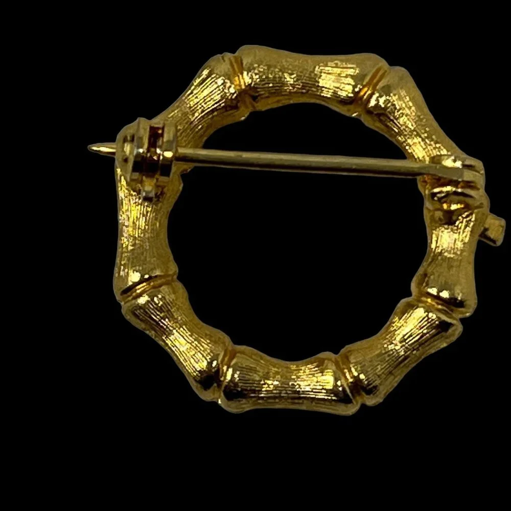 Vintage Brooch Round Circle Textured Gold Tone Bone Shaped Segments Pin‎